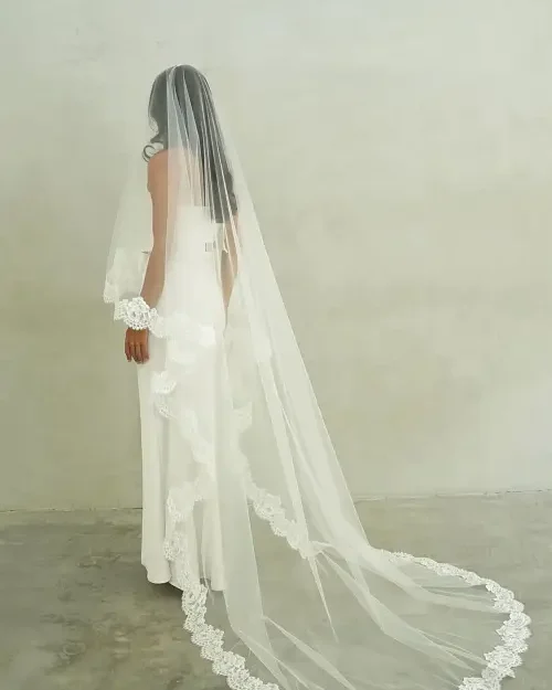 two tier veil with lace from behind