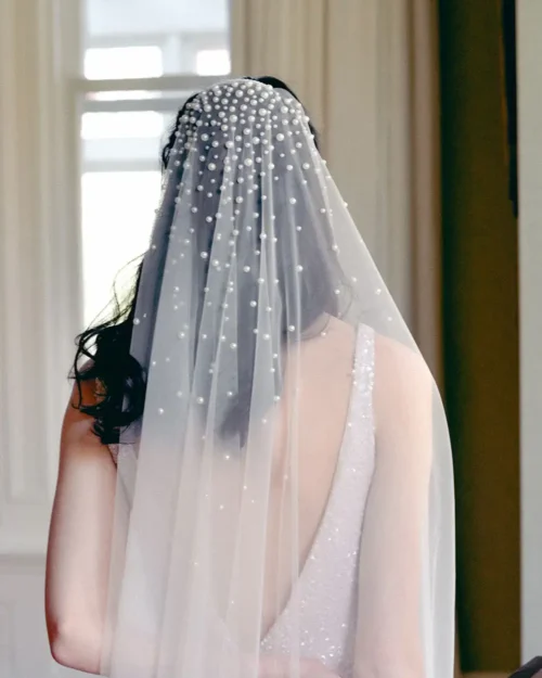 Pearly veil back view